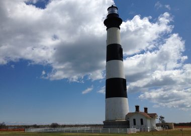 lighthouse-668225_1920